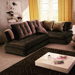 Велюровый угловой диван в интерьере гостиной