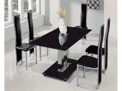 Белый стол с черными ножками в интерьере кухни