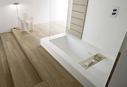 Low bathtub design