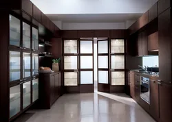 Дизайн кухни дверь посередине
