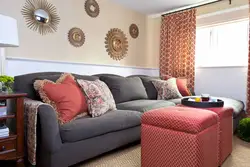 Дизайн гостиной обои за диваном