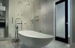 Дызайн шкляныя дзверы ў ванну