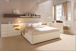 Дизайн спальни кровать и комод