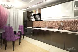 Дизайн коричневой кухни с диваном