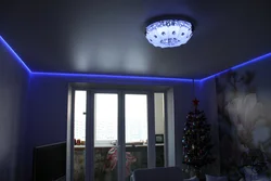 Натяжной потолок с подсветкой по периметру фото гостиной
