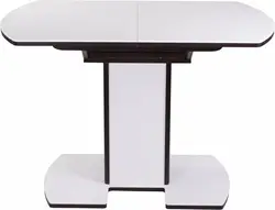 Kiçik bir mətbəx fotoşəkili üçün bir ayaq üzərində masa