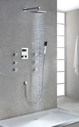 Yağış duşu fotoşəkili olan hamam qarışdırıcısı