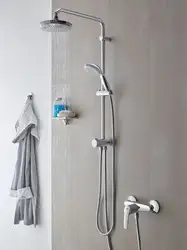 Yağış duşu fotoşəkili olan hamam qarışdırıcısı