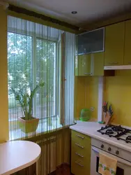 Дызайн кухоннага акна ў маленькай кухні фота