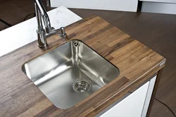 Танӯраи оид ба countertop чӯбӣ дар акс ошхона