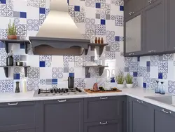 Фартук для синей кухни из плитки фото