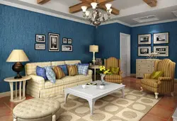 Дизайн гостиной с синими обоями