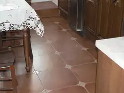 Коричневая плитка на полу в кухне интерьер