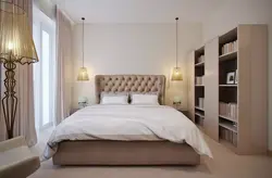 Бежевая кровать в интерьере спальни