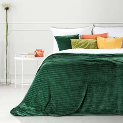 Bedroom with green bedspread photo