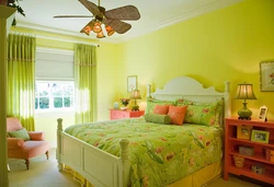 Жоўта зялёны інтэр'ер спальні