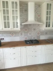 Surrey tiles in the kitchen interior