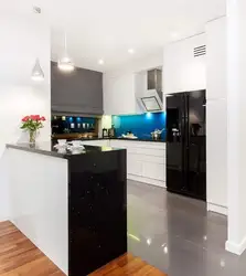 Белая кухня черный холодильник фото