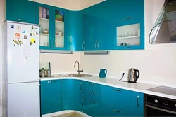 Угловая кухня голубая фото