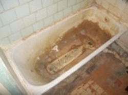 Photos Of An Old Bathtub