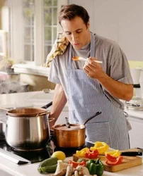 Муж на кухне фото