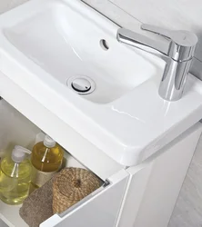 Kiçik vanna otağı fotoşəkili üçün lavabo ilə kabinet