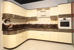 Фота кухні з камбінаванымі фасадамі фота