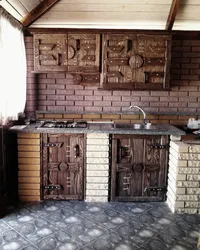 Фото кухни из дерева и кирпича