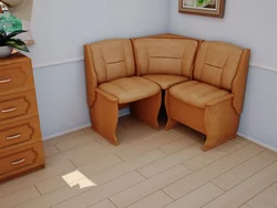 Ас үйге арналған бұрыштық дивандар шағын ас үйге арналған ас үй фотосуреті