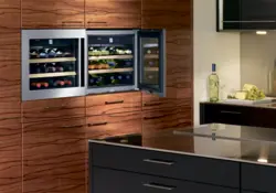 Винный шкаф в интерьере кухни