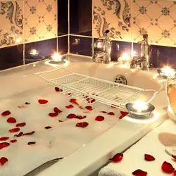 Photo bath with foam and rose petals