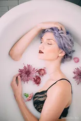 Ideas For Photos In A Bath With Flowers