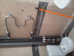 Open pipes in the bathroom design