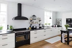 Белая кухня з чорнай плітой фота
