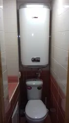Qazanlı bir mənzildə tualetin fotoşəkili