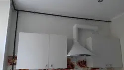 Газовая труба под потолком на кухне фото