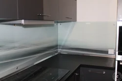 Как крепят фартук на кухне фото