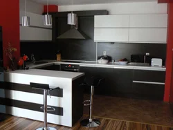 Черные кухни с барными стойками фото
