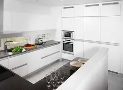 Дызайн кухні з белай варачнай