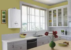 Дизайн кухни с окном и газовым напольным котлом