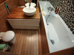 Дызайн ваннага пакоя з драўлянай падлогай