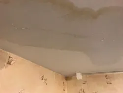 Su basmış mənzilin tavan şəkli
