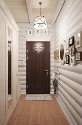 Bir evdə soyuq bir koridorun dizaynı