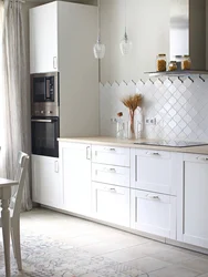 White kitchen tiles photo