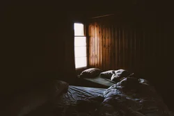 Фото темной комнаты в квартире