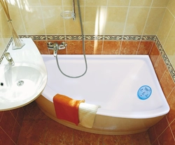 Шағын ванна бөлмесінің фотосуреті үшін ванналардың түрлері