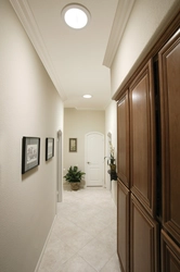 Один потолок в коридоре и на кухне фото