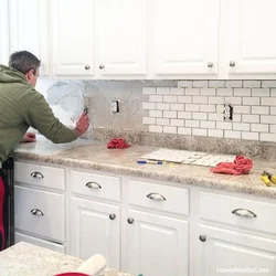 Design of old tiles in the kitchen