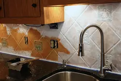 Design of old tiles in the kitchen