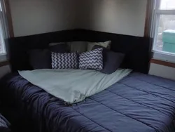Дизайн спальни когда кровать в углу